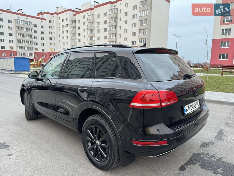 Внедорожник / Кроссовер Volkswagen Touareg 2013 в Хмельницком