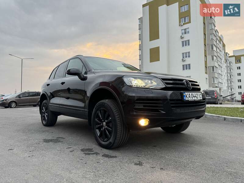 Внедорожник / Кроссовер Volkswagen Touareg 2013 в Хмельницком