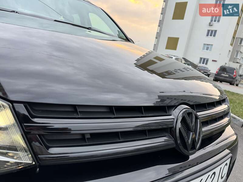 Внедорожник / Кроссовер Volkswagen Touareg 2013 в Хмельницком