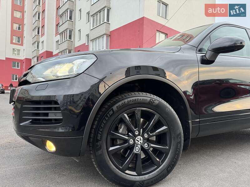 Внедорожник / Кроссовер Volkswagen Touareg 2013 в Хмельницком