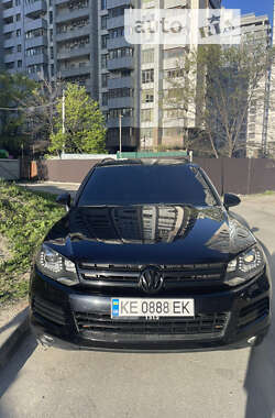 Позашляховик / Кросовер Volkswagen Touareg 2010 в Києві