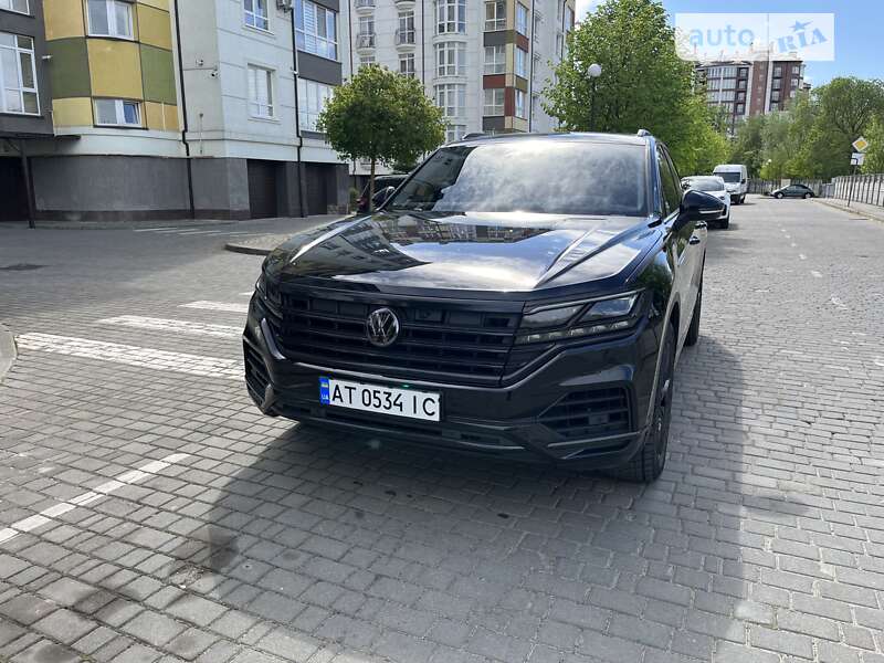 Позашляховик / Кросовер Volkswagen Touareg 2018 в Івано-Франківську
