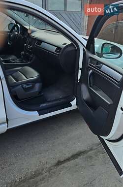 Внедорожник / Кроссовер Volkswagen Touareg 2013 в 