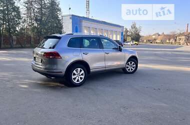 Внедорожник / Кроссовер Volkswagen Touareg 2014 в Ужгороде