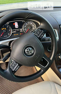 Позашляховик / Кросовер Volkswagen Touareg 2015 в Полтаві