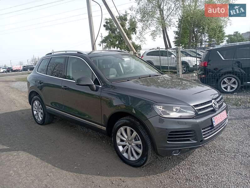 Внедорожник / Кроссовер Volkswagen Touareg 2012 в Ровно