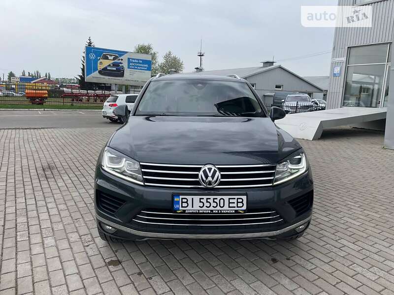 Внедорожник / Кроссовер Volkswagen Touareg 2015 в Полтаве