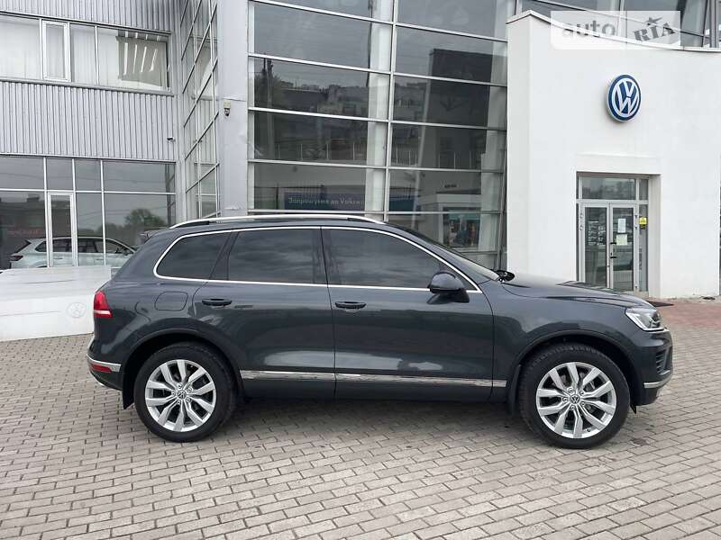 Внедорожник / Кроссовер Volkswagen Touareg 2015 в Полтаве