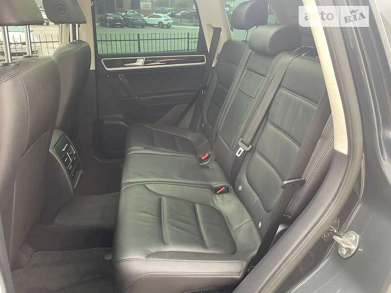 Внедорожник / Кроссовер Volkswagen Touareg 2015 в Полтаве
