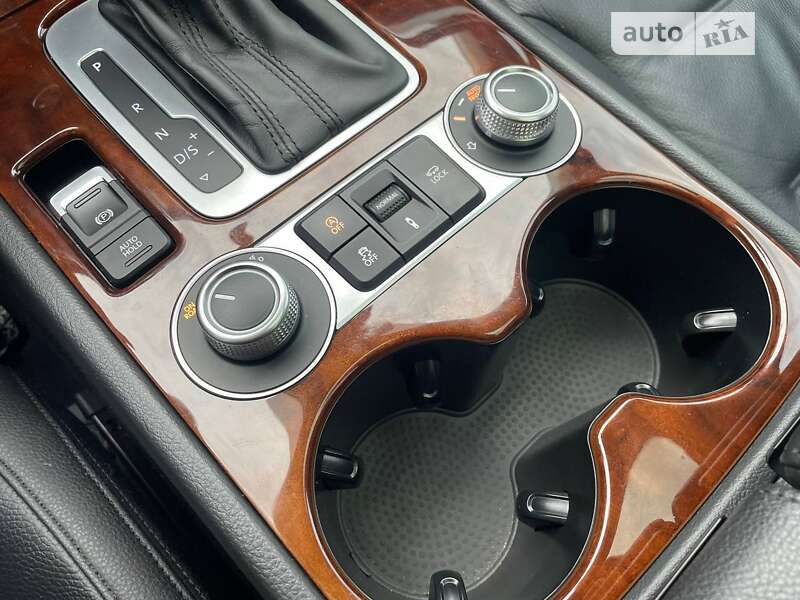 Внедорожник / Кроссовер Volkswagen Touareg 2015 в Полтаве