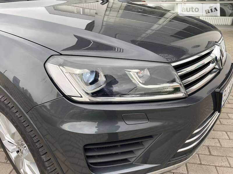 Внедорожник / Кроссовер Volkswagen Touareg 2015 в Полтаве