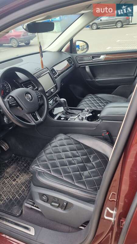 Внедорожник / Кроссовер Volkswagen Touareg 2017 в Ужгороде