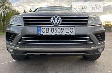 Внедорожник / Кроссовер Volkswagen Touareg 2015 в Чернигове