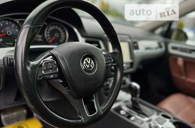 Позашляховик / Кросовер Volkswagen Touareg 2015 в Львові