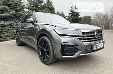 Позашляховик / Кросовер Volkswagen Touareg 2019 в Одесі