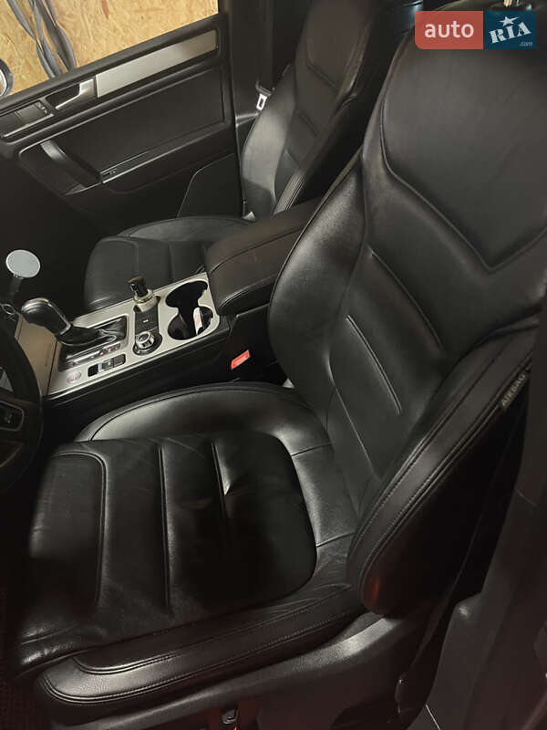 Внедорожник / Кроссовер Volkswagen Touareg 2013 в Смеле