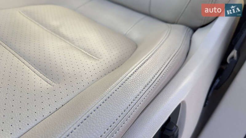 Внедорожник / Кроссовер Volkswagen Touareg 2013 в Ивано-Франковске