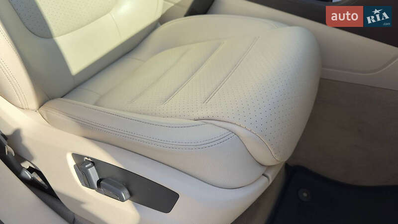 Внедорожник / Кроссовер Volkswagen Touareg 2013 в Ивано-Франковске