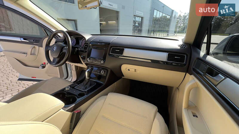 Внедорожник / Кроссовер Volkswagen Touareg 2013 в Ивано-Франковске