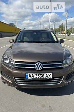 Внедорожник / Кроссовер Volkswagen Touareg 2014 в Киеве