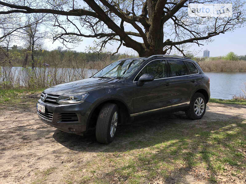 Позашляховик / Кросовер Volkswagen Touareg 2012 в Києві