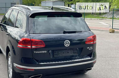 Позашляховик / Кросовер Volkswagen Touareg 2015 в Києві