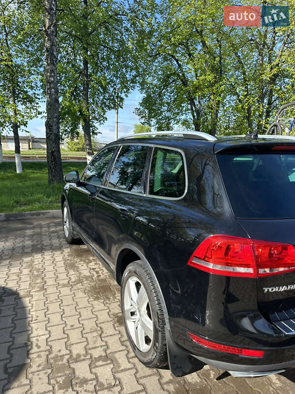 Внедорожник / Кроссовер Volkswagen Touareg 2014 в Шостке