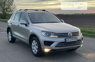 Внедорожник / Кроссовер Volkswagen Touareg 2015 в Черкассах