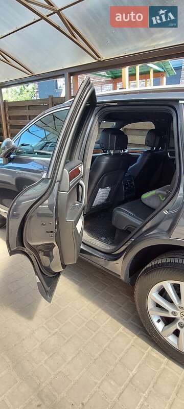 Позашляховик / Кросовер Volkswagen Touareg 2012 в Дніпрі
