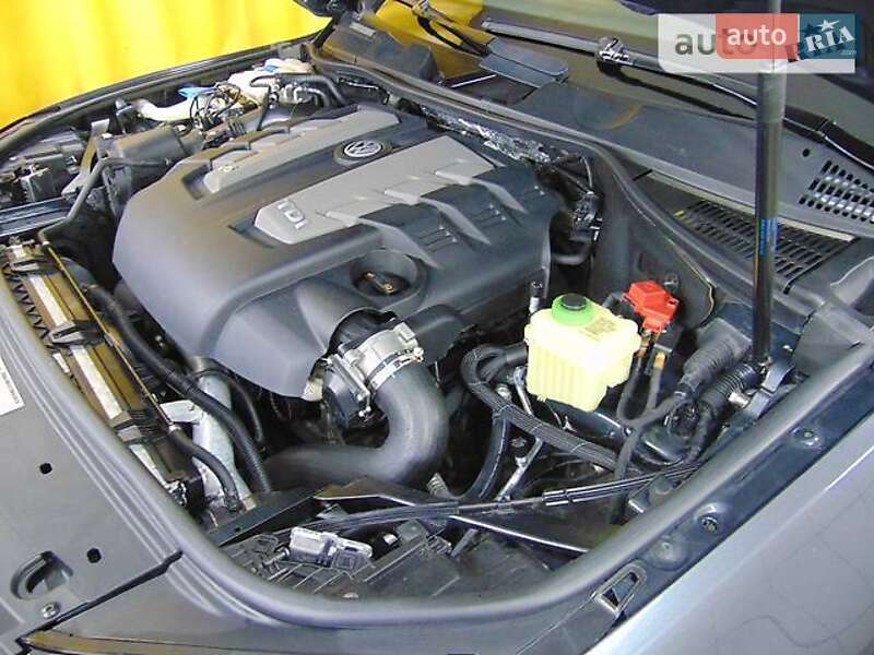 Позашляховик / Кросовер Volkswagen Touareg 2012 в Дніпрі