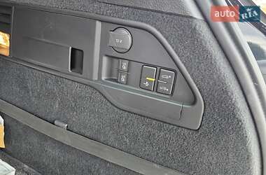 Позашляховик / Кросовер Volkswagen Touareg 2014 в 