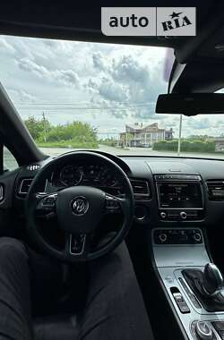 Внедорожник / Кроссовер Volkswagen Touareg 2015 в Черновцах