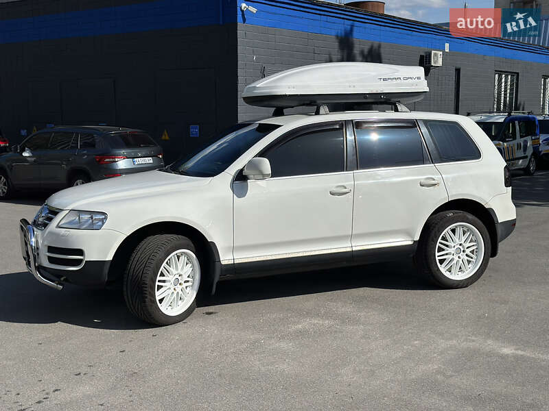 Позашляховик / Кросовер Volkswagen Touareg 2005 в Києві