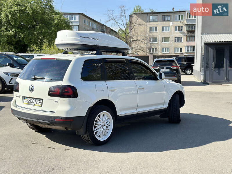 Позашляховик / Кросовер Volkswagen Touareg 2005 в Києві