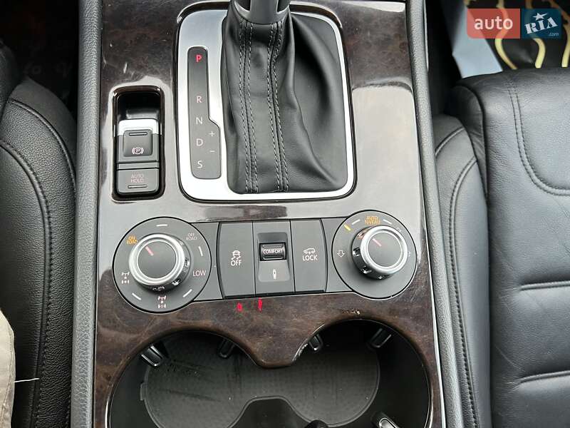 Позашляховик / Кросовер Volkswagen Touareg 2010 в Вінниці