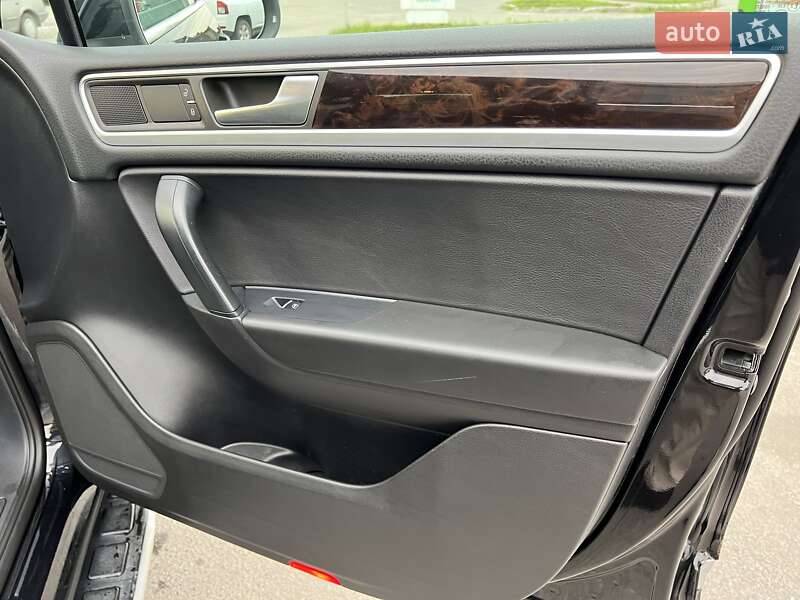 Позашляховик / Кросовер Volkswagen Touareg 2010 в Вінниці