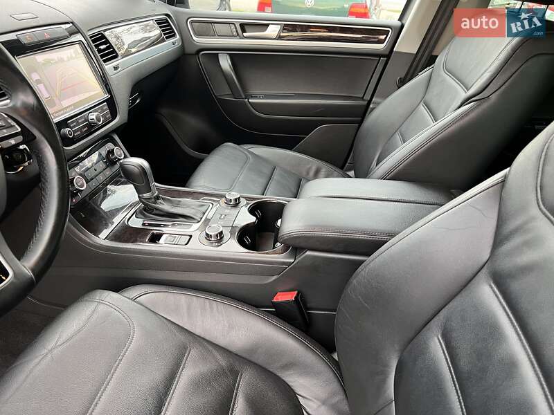 Позашляховик / Кросовер Volkswagen Touareg 2010 в Вінниці