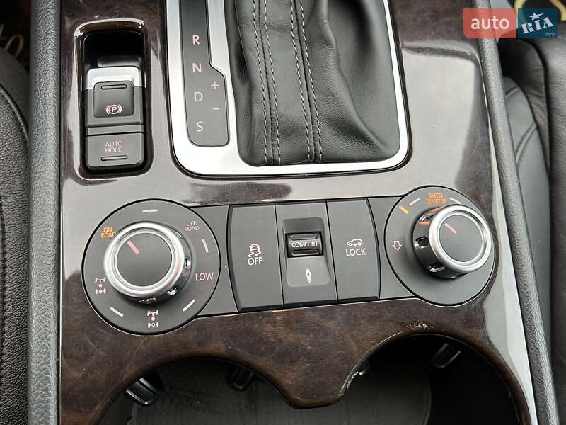 Позашляховик / Кросовер Volkswagen Touareg 2010 в Вінниці