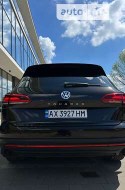 Позашляховик / Кросовер Volkswagen Touareg 2019 в Ужгороді