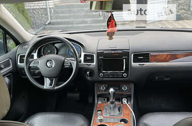 Внедорожник / Кроссовер Volkswagen Touareg 2012 в Днепре