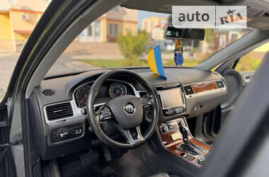 Внедорожник / Кроссовер Volkswagen Touareg 2012 в Каменец-Подольском