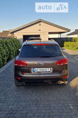 Внедорожник / Кроссовер Volkswagen Touareg 2014 в Луцке