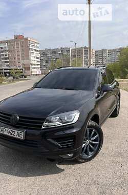 Внедорожник / Кроссовер Volkswagen Touareg 2015 в Запорожье