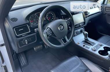 Позашляховик / Кросовер Volkswagen Touareg 2014 в Рівному