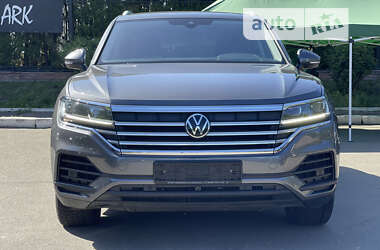 Позашляховик / Кросовер Volkswagen Touareg 2020 в Києві