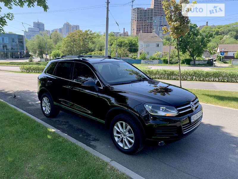 Позашляховик / Кросовер Volkswagen Touareg 2012 в Дніпрі