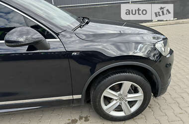 Внедорожник / Кроссовер Volkswagen Touareg 2013 в Львове