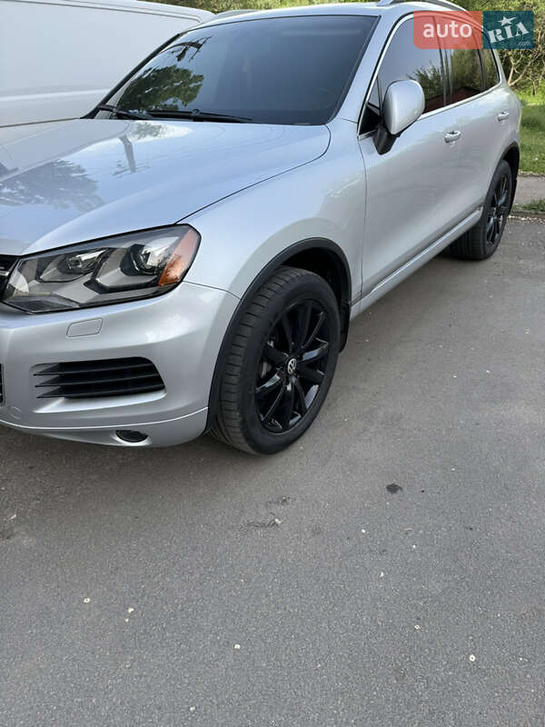 Внедорожник / Кроссовер Volkswagen Touareg 2011 в Кривом Роге
