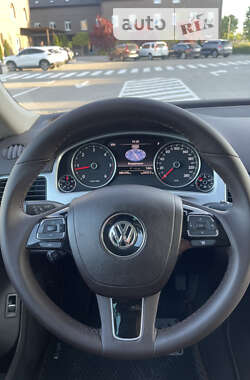 Внедорожник / Кроссовер Volkswagen Touareg 2011 в Софиевской Борщаговке