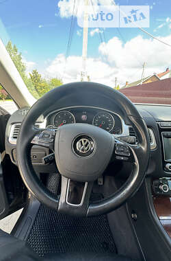 Внедорожник / Кроссовер Volkswagen Touareg 2014 в Львове